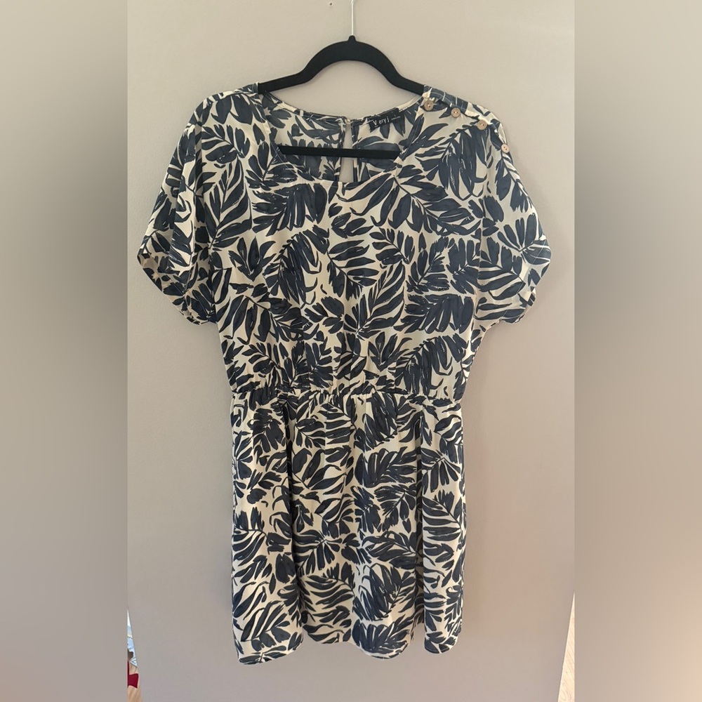 Very J women’s dress. Size Large